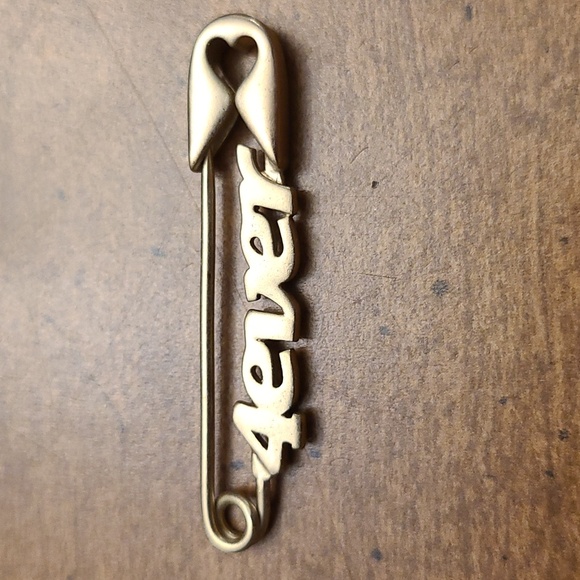 "4 Ever" Pin - Picture 2 of 3